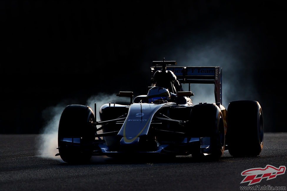 Marcus Ericsson pasándose de frenada