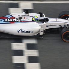 Felipe Massa en la recta principal de Montmeló