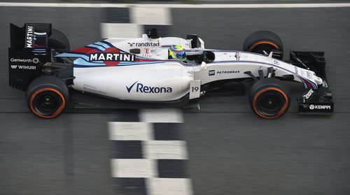 Felipe Massa en la recta principal de Montmeló