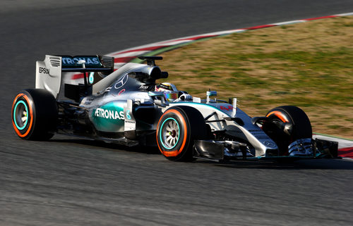 Lewis Hamilton sustituye a Rosberg en el segundo día