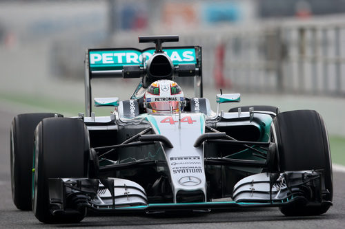 Lewis Hamilton rueda con el W06 en pretemporada