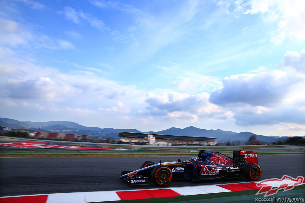 Max Verstappen sigue acumulando experiencia a los mandos de su STR10