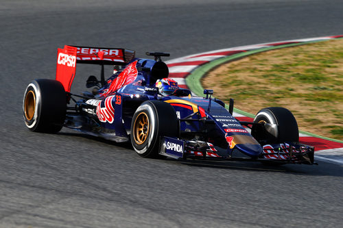 Max Verstappen afronta una nueva curva del trazado de Montmeló