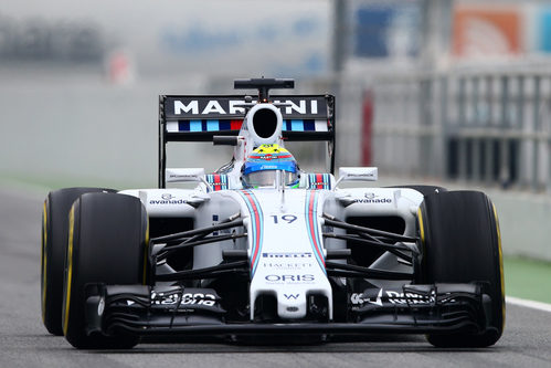 Felipe Massa rueda con los neumáticos blandos en su FW37