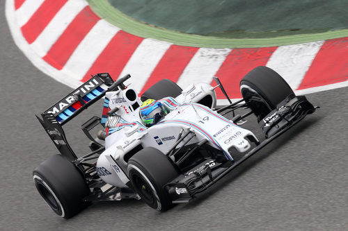 Felipe Massa rueda con el FW37 por el circuito de Montmeló