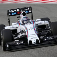 Valtteri Bottas rueda con su nuevo monoplaza