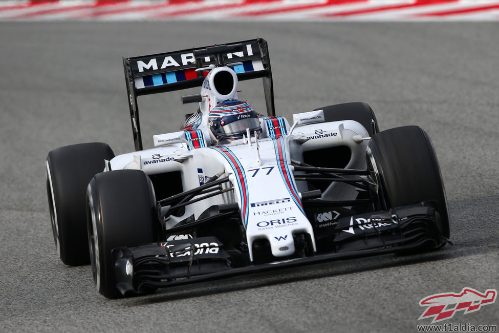Valtteri Bottas rueda con su nuevo monoplaza