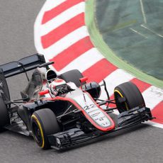 Jenson Button sufre muchos problemas en la tercera jornada de pruebas