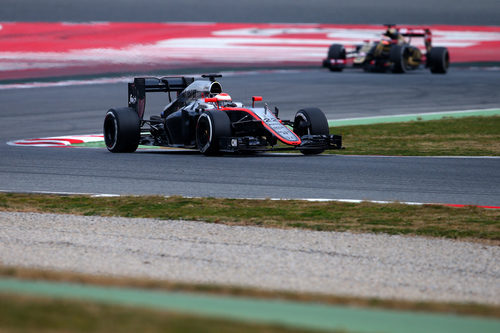 Jenson Button prueba sus tiempos con neumáticos medios