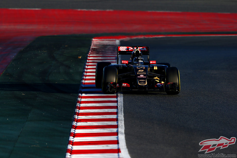 Romain Grosjean ataca los bordillos