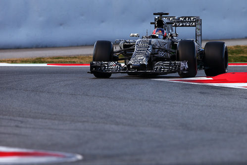 Daniil Kvyat con el Red Bull en el Circuit de Barcelona- Catalunya