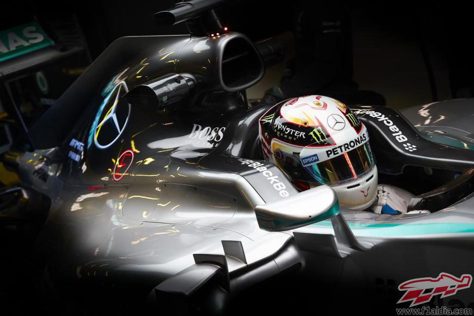 Lewis Hamilton se encuentra mejor esta semana de test