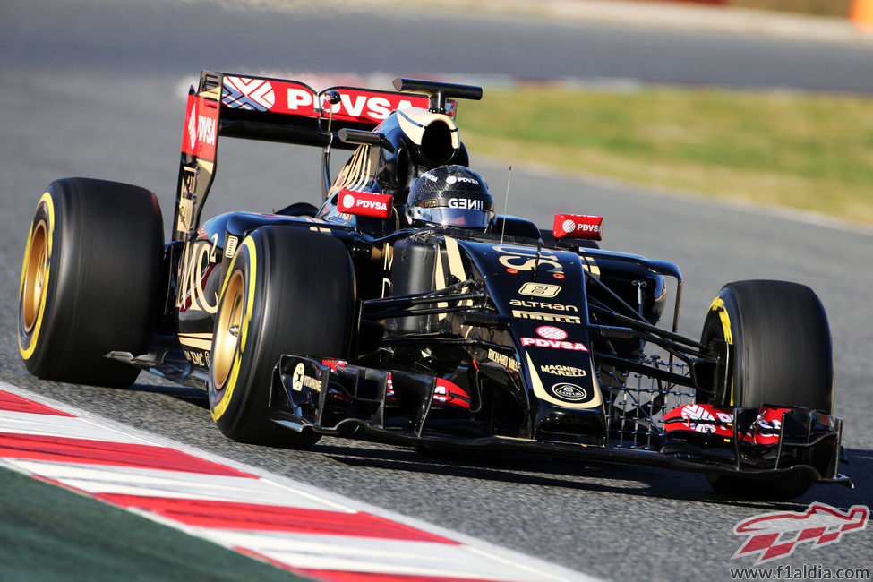 Romain Grosjean supera las 100 vueltas en su último día de test