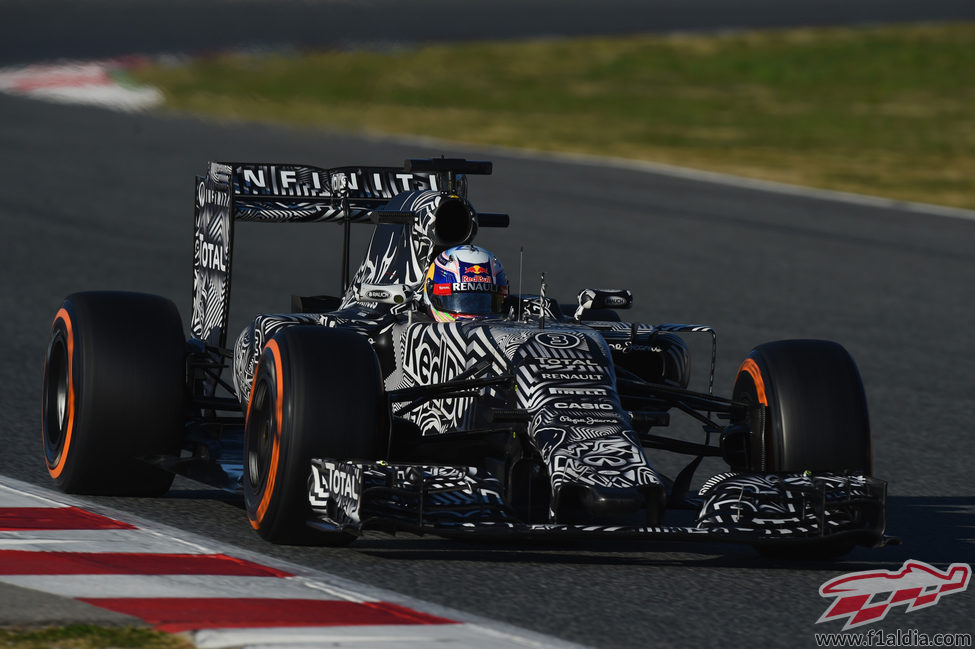 Daniel Ricciardo buscando mejorar la fiabilidad del RB11