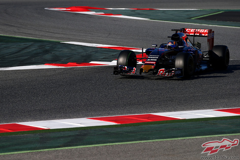 Carlos Sainz encuentra el ritmo con el STR10