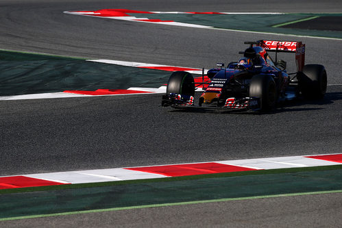 Carlos Sainz encuentra el ritmo con el STR10