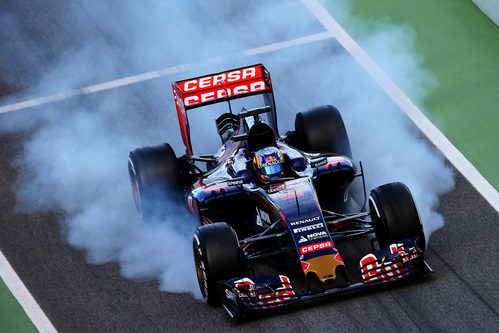 Carlos Sainz se pasa de frenada