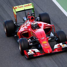 Kimi Räikkönen sale con parafina en el SF15-T