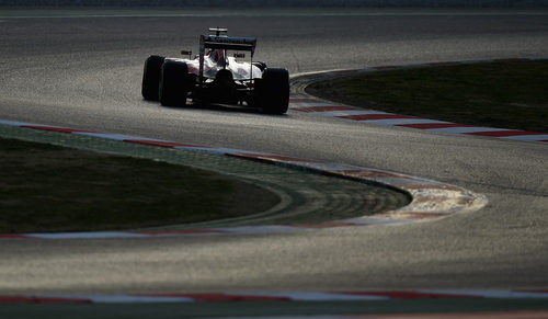 Kimi Räikkönen afronta una de las curvas del trazado del Circuit de Barcelona Catalunya