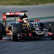 Pastor Maldonado continua trabajando al volante de su Lotus