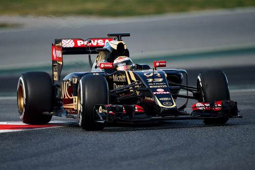 Pastor Maldonado continua trabajando al volante de su Lotus