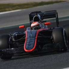 Jenson Button rueda con el neumático medio