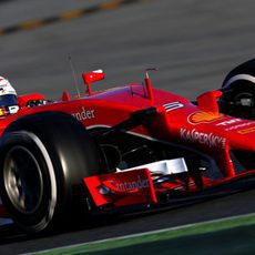 Sebastian Vettel rueda con el neumático medio