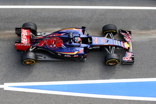 Max Verstappen sufriendo algunos problemas en la última jornada de test