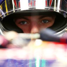 Max Verstappen concentrado