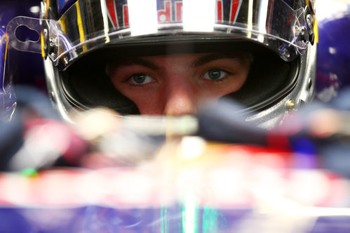 Max Verstappen concentrado