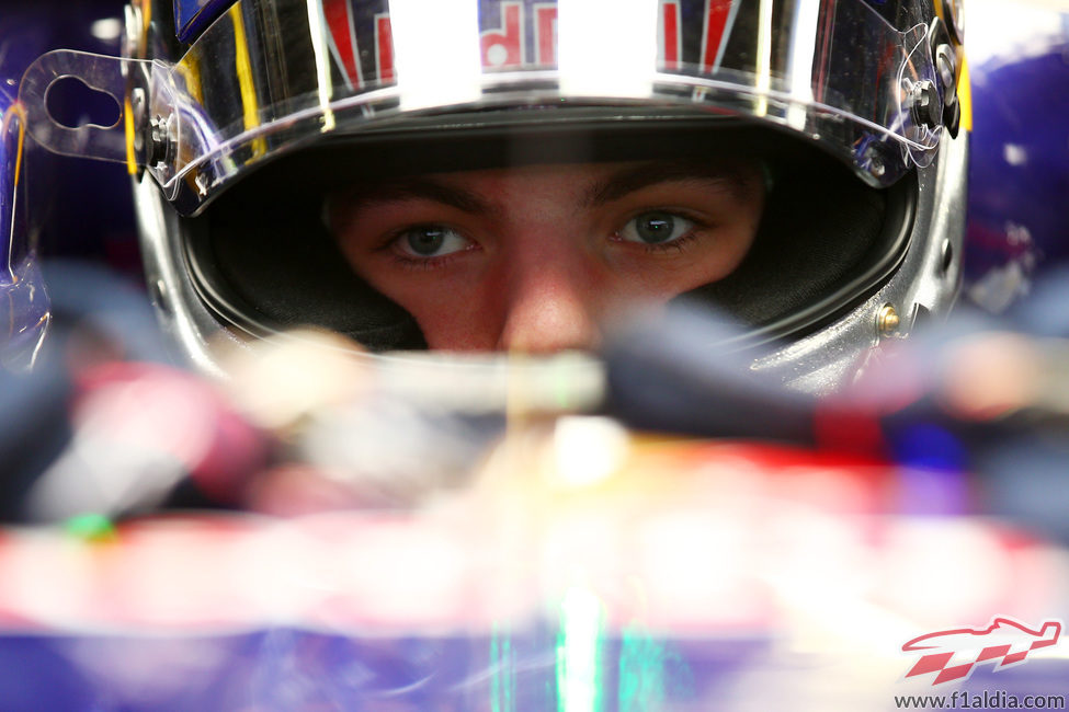 Max Verstappen concentrado