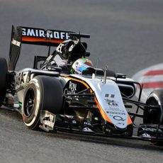 Sergio Pérez se estrena a los mandos del VJM08