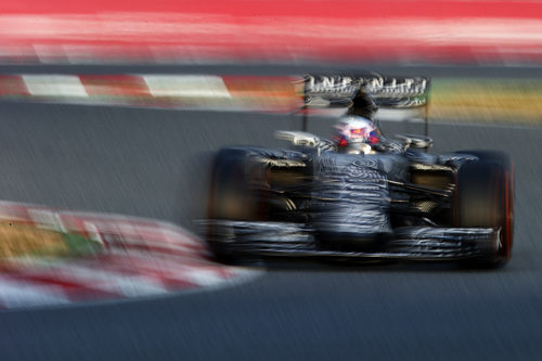 Daniel Ricciardo va a máxima velocidad
