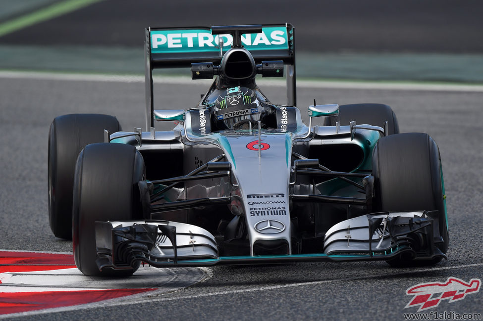 Nico Rosberg rueda con su Mercedes W06