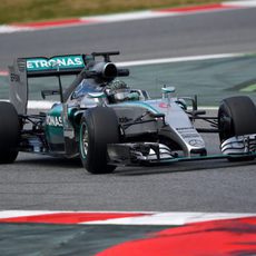 Nico Rosberg afronta una de las curvas del Circuit de Barcelona-Catalunya