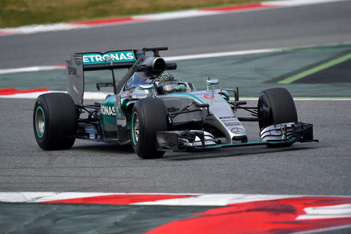 Nico Rosberg afronta una de las curvas del Circuit de Barcelona-Catalunya