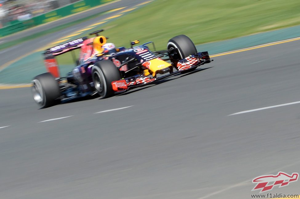 Daniel Ricciardo rueda en casa delante de sus aficionados