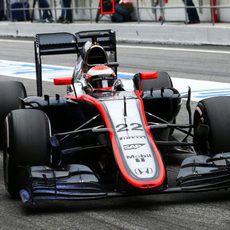 Jenson Button entrando al box de McLaren-Honda