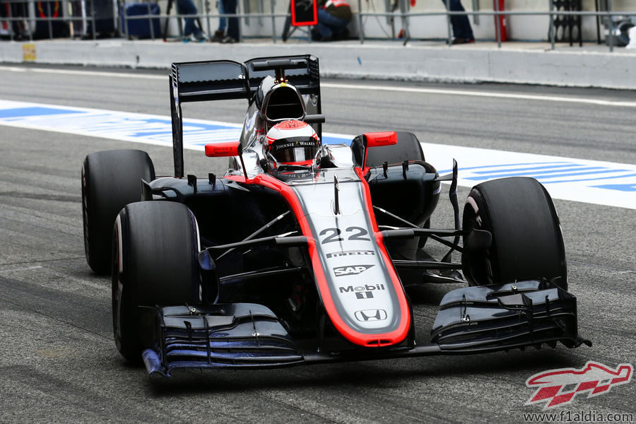 Jenson Button entrando al box de McLaren-Honda