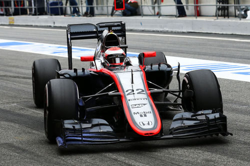 Jenson Button entrando al box de McLaren-Honda