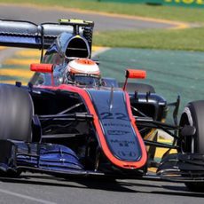 Jenson Button intenta extraer el potencial del MP4-30 en Melbourne