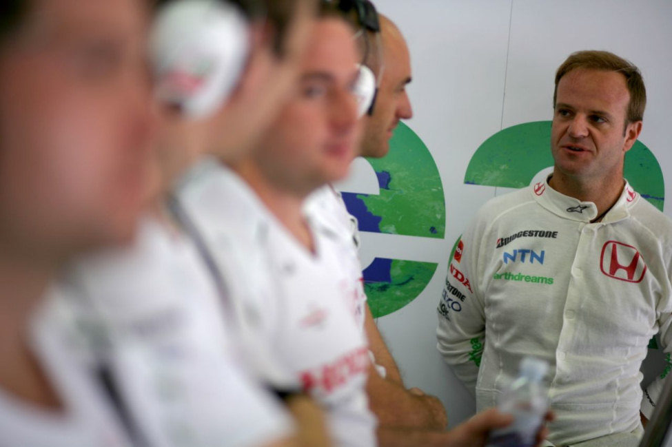 Barrichello en boxes