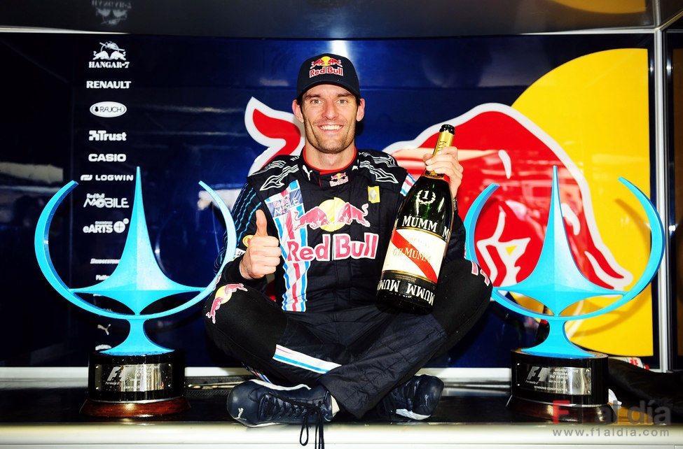 Webber rodeado de trofeos