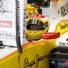 Alonso en su Renault