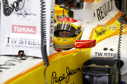 Alonso en su Renault