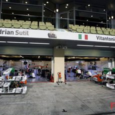 Los boxes de Force India