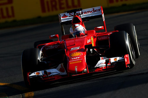 Sebastian Vettel acabó el día por detrás de los Mercedes