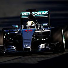 Lewis Hamilton prueba el compuesto medio en Australia