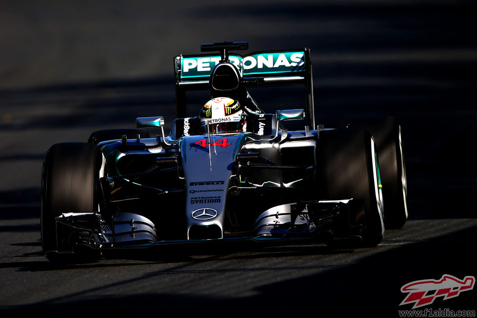 Lewis Hamilton prueba el compuesto medio en Australia