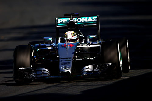 Lewis Hamilton prueba el compuesto medio en Australia